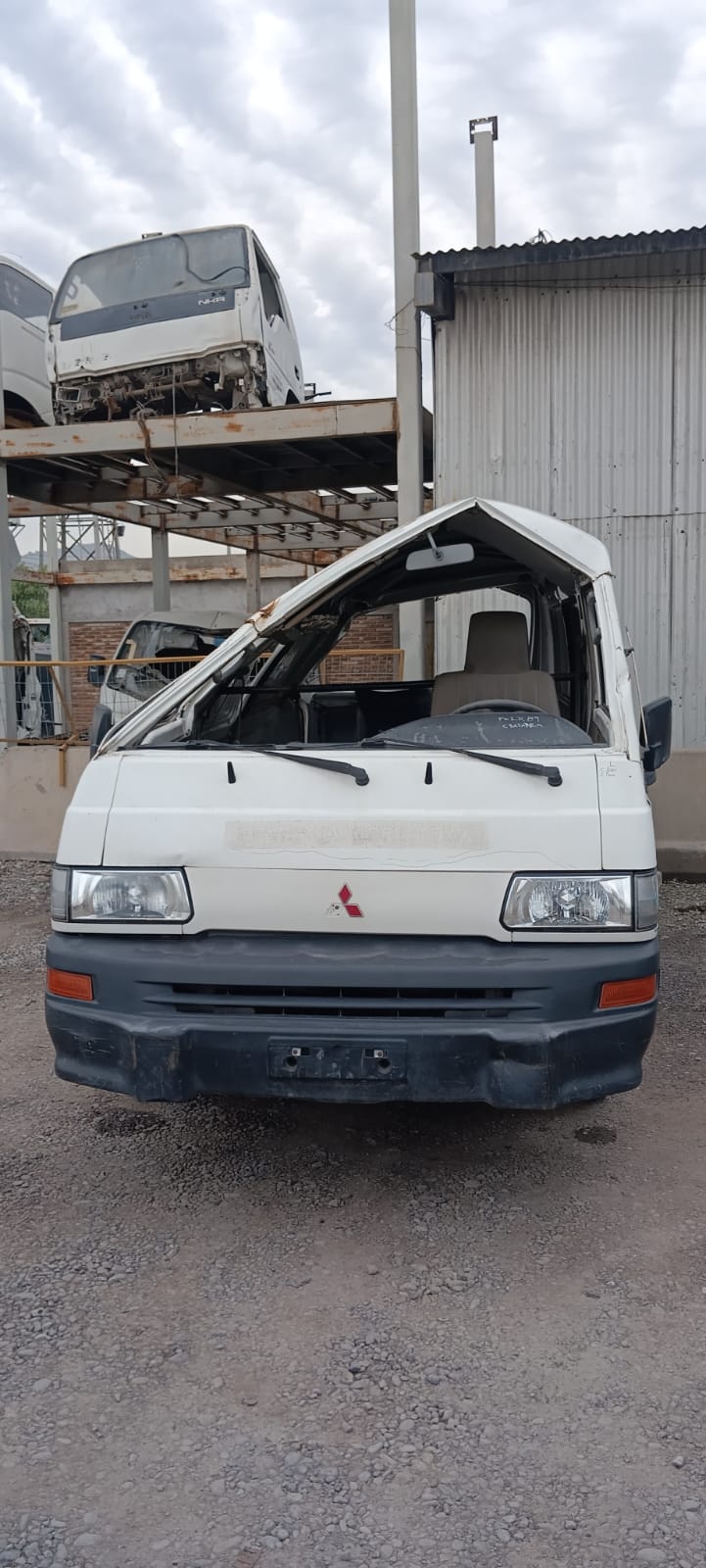 Compresor aire acondicionado Mitsubishi L300  USADO